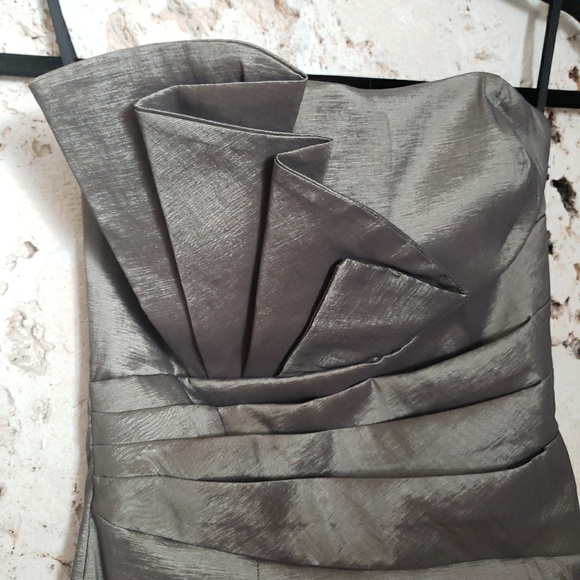 {Jessica McClintock} Elegant Straplesss Dress - Picture 2 of 6